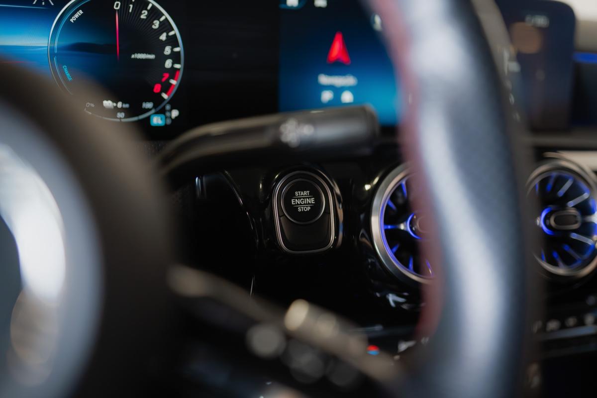 mercedes-benz-classe-a-2023-hibrido-a-gasolina-1332cc