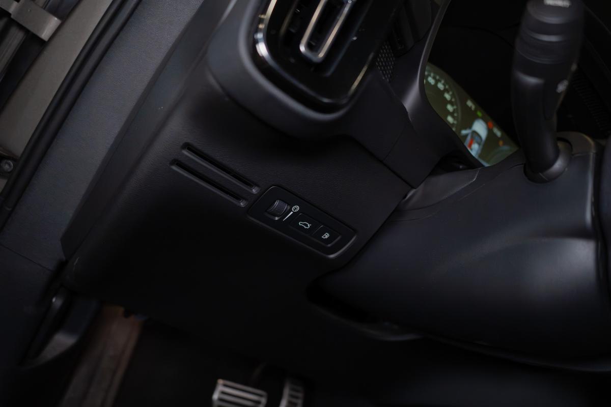 volvo-xc40-2022-hibrido-a-gasolina-1477cc