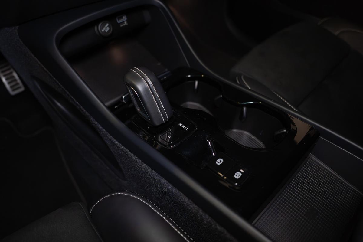volvo-xc40-2022-hibrido-a-gasolina-1477cc