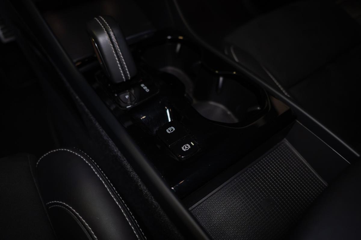 volvo-xc40-2022-hibrido-a-gasolina-1477cc