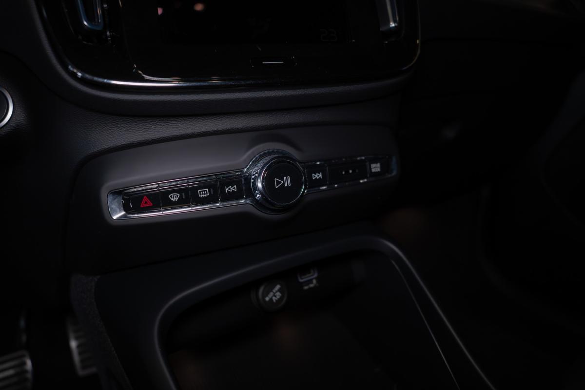 volvo-xc40-2022-hibrido-a-gasolina-1477cc