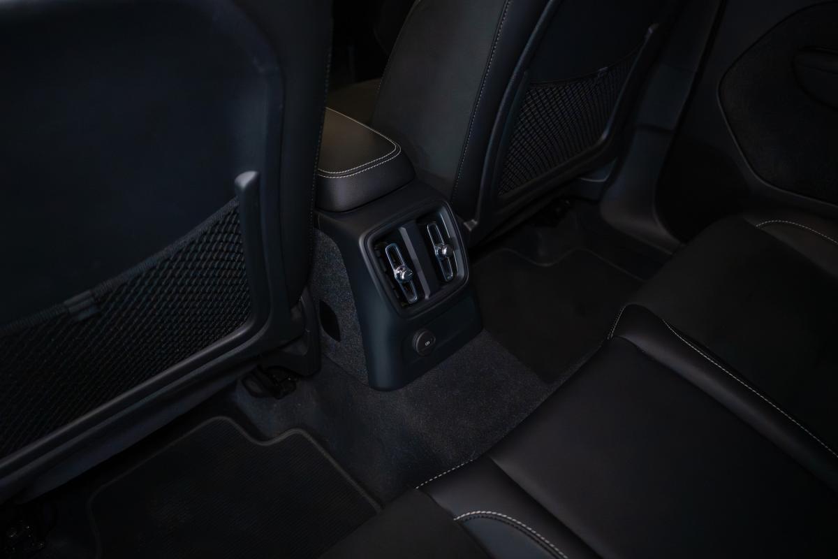 volvo-xc40-2022-hibrido-a-gasolina-1477cc