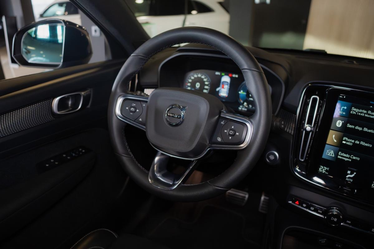 volvo-xc40-2022-hibrido-a-gasolina-1477cc