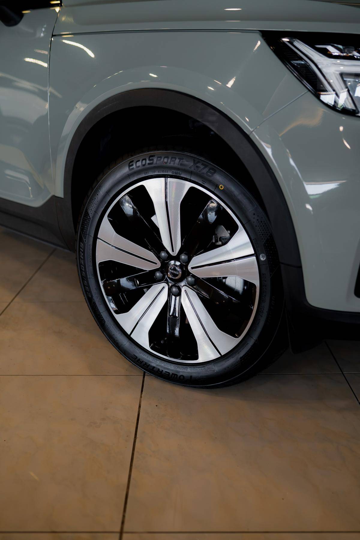 volvo-xc40-2023-eletrico-500cc