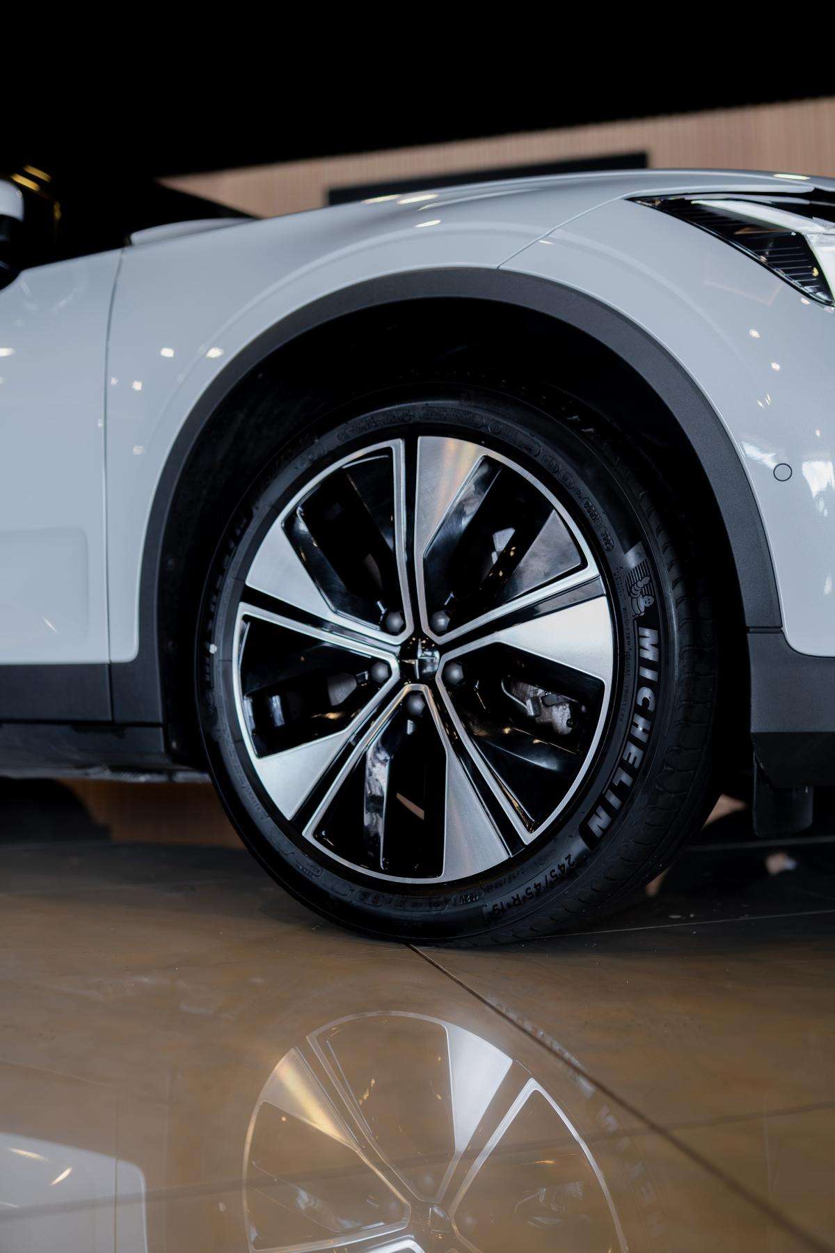 polestar-2-2024-eletrico-500cc