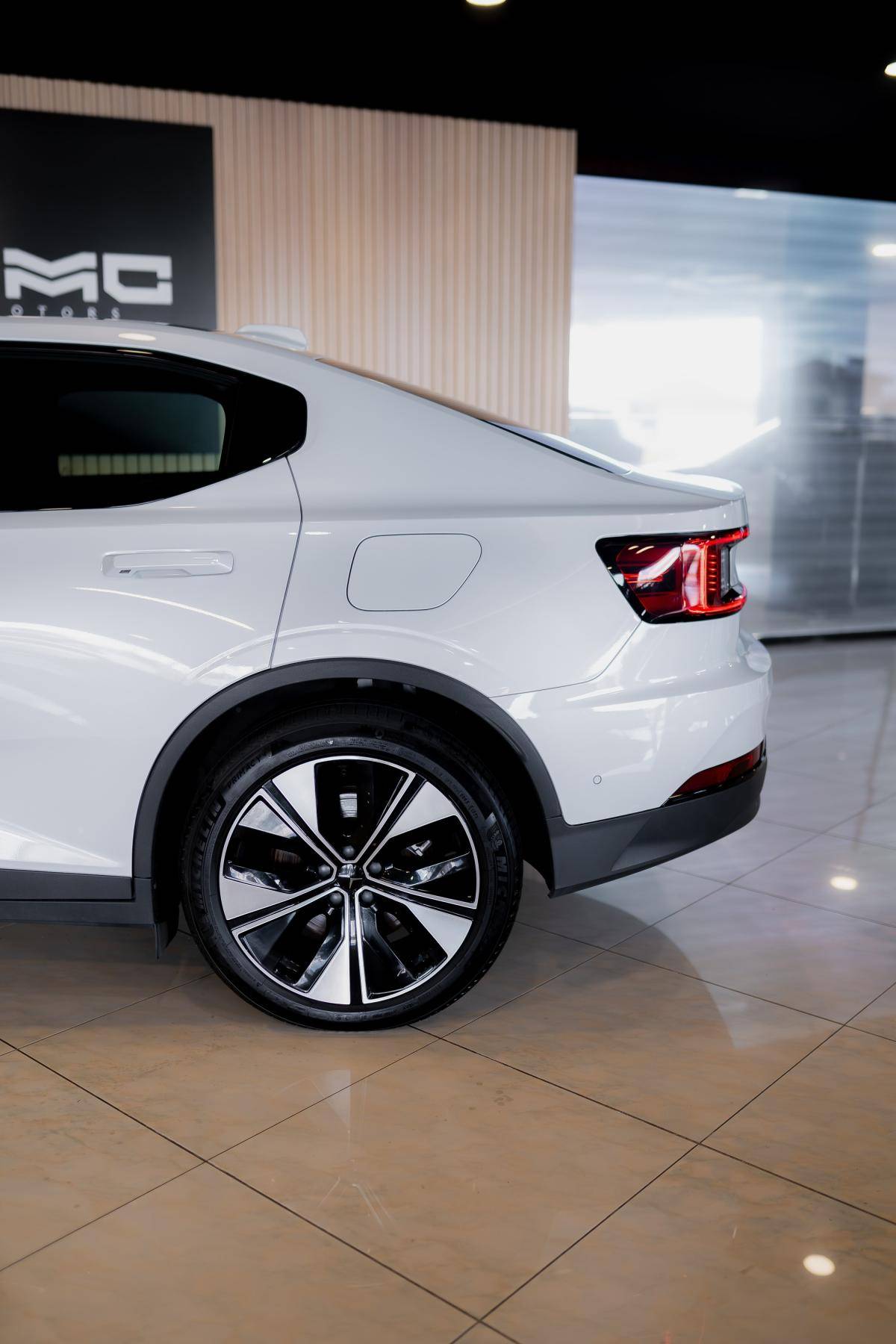 polestar-2-2024-eletrico-500cc