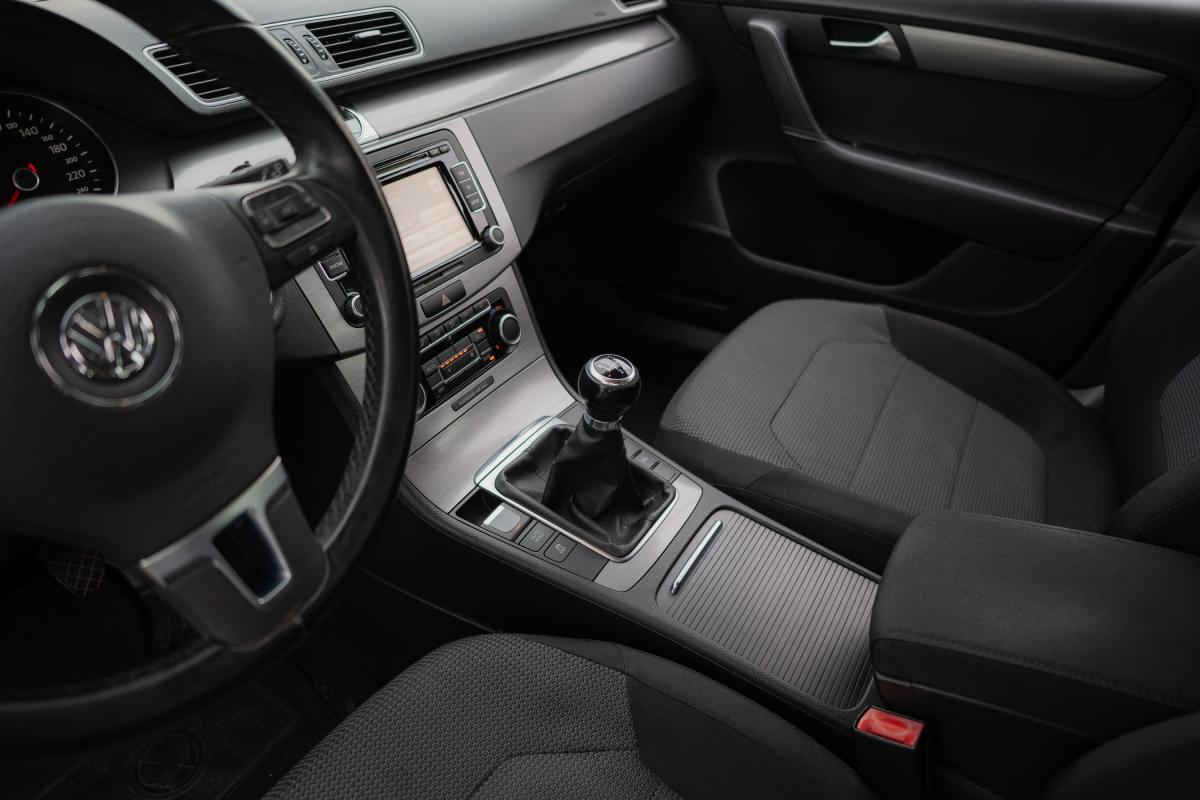 volkswagen-passat-2011-diesel-1598cc