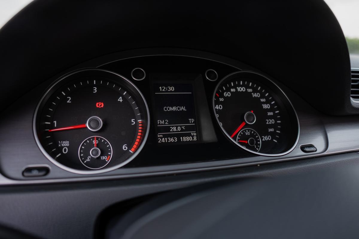 volkswagen-passat-2011-diesel-1598cc