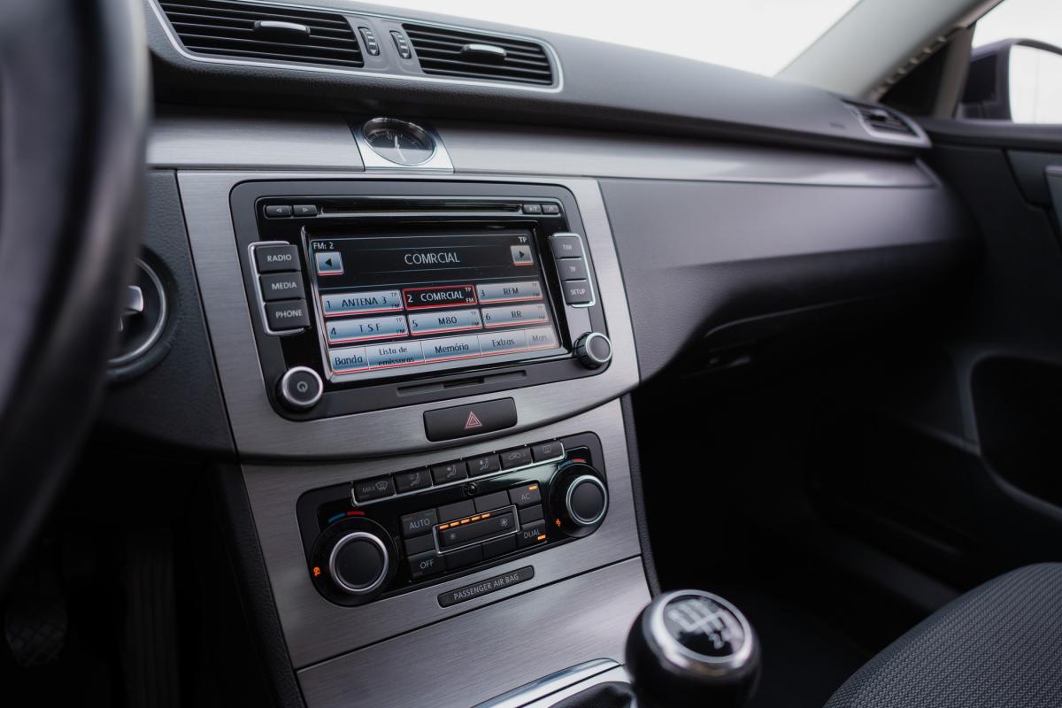 volkswagen-passat-2011-diesel-1598cc