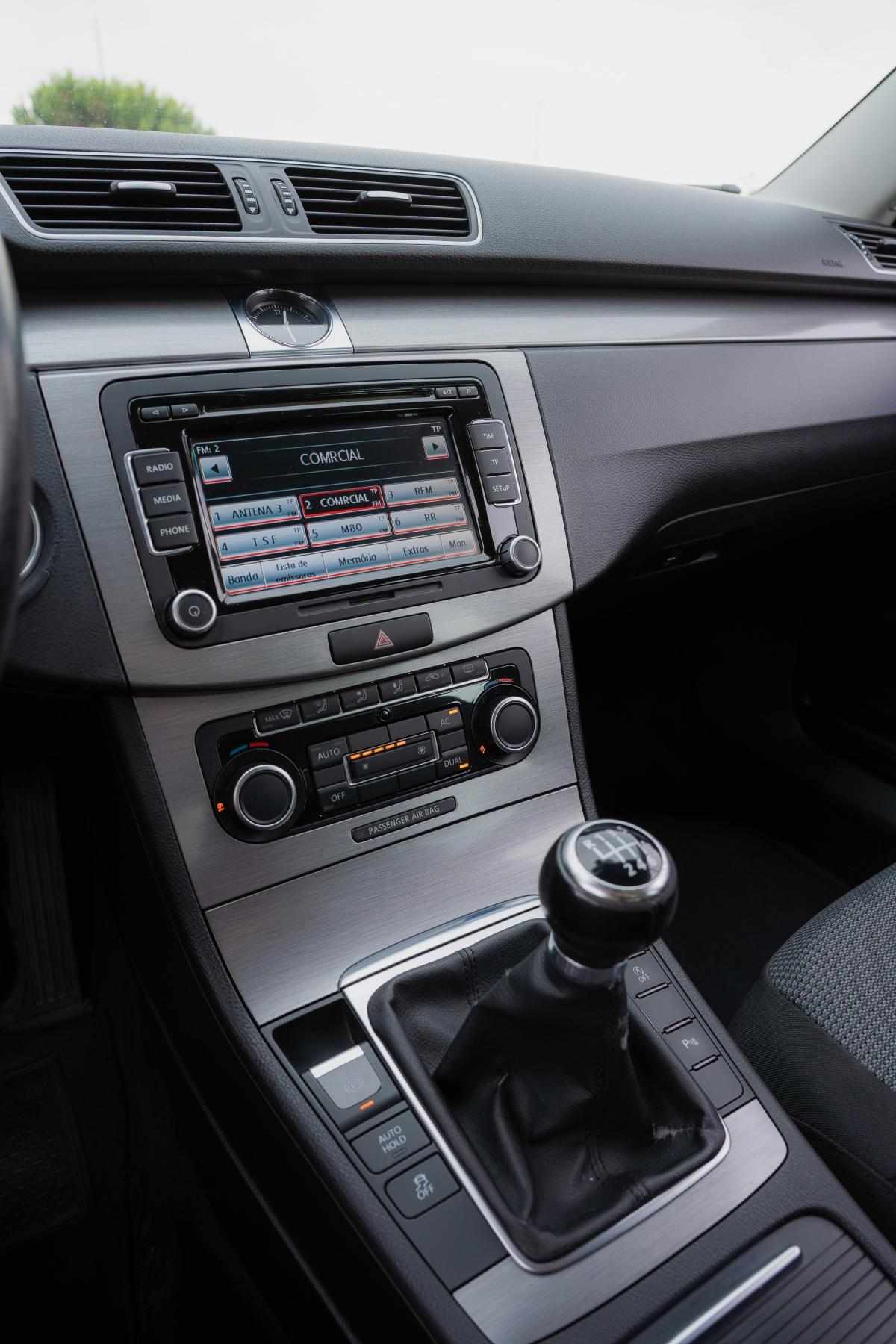 volkswagen-passat-2011-diesel-1598cc