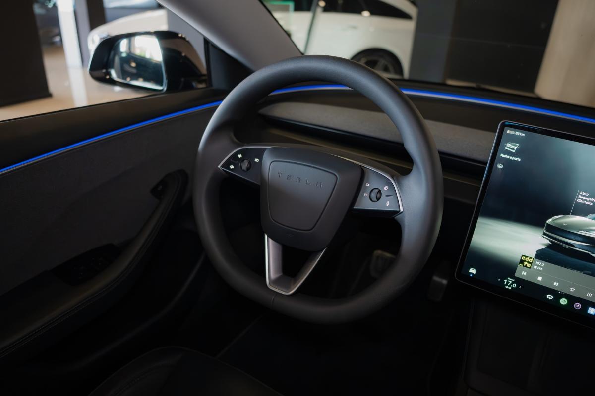 tesla-model-3-2024-eletrico-500cc