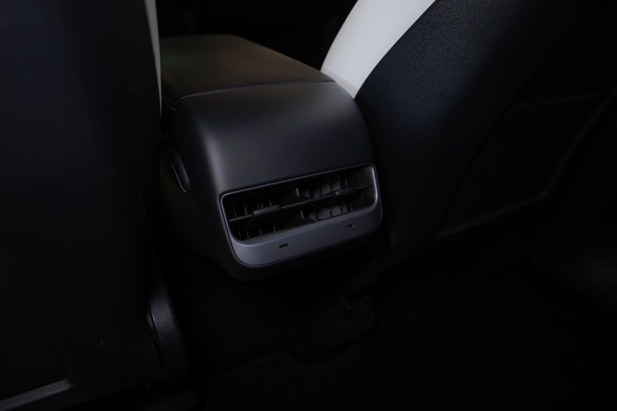 tesla-model-y-2021-eletrico-500cc