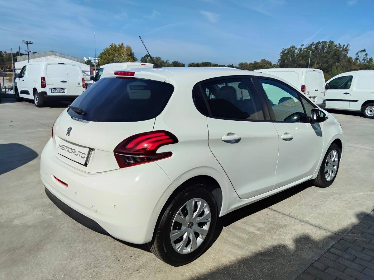 peugeot-208-2020-diesel-1499cc