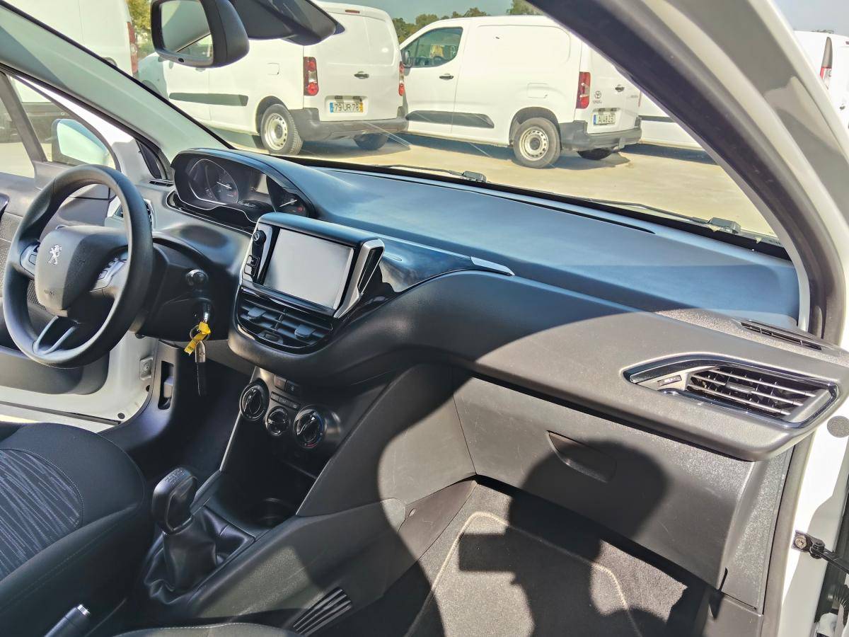 peugeot-208-2020-diesel-1499cc
