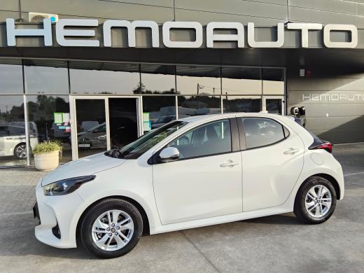 toyota-yaris-2024-hibrido-a-gasolina-1490cc