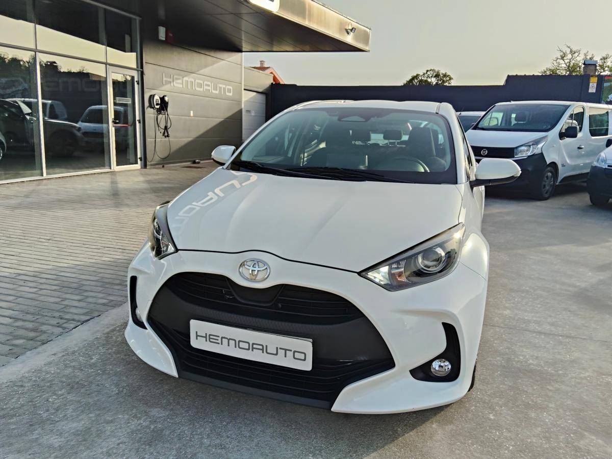 toyota-yaris-2024-hibrido-a-gasolina-1490cc
