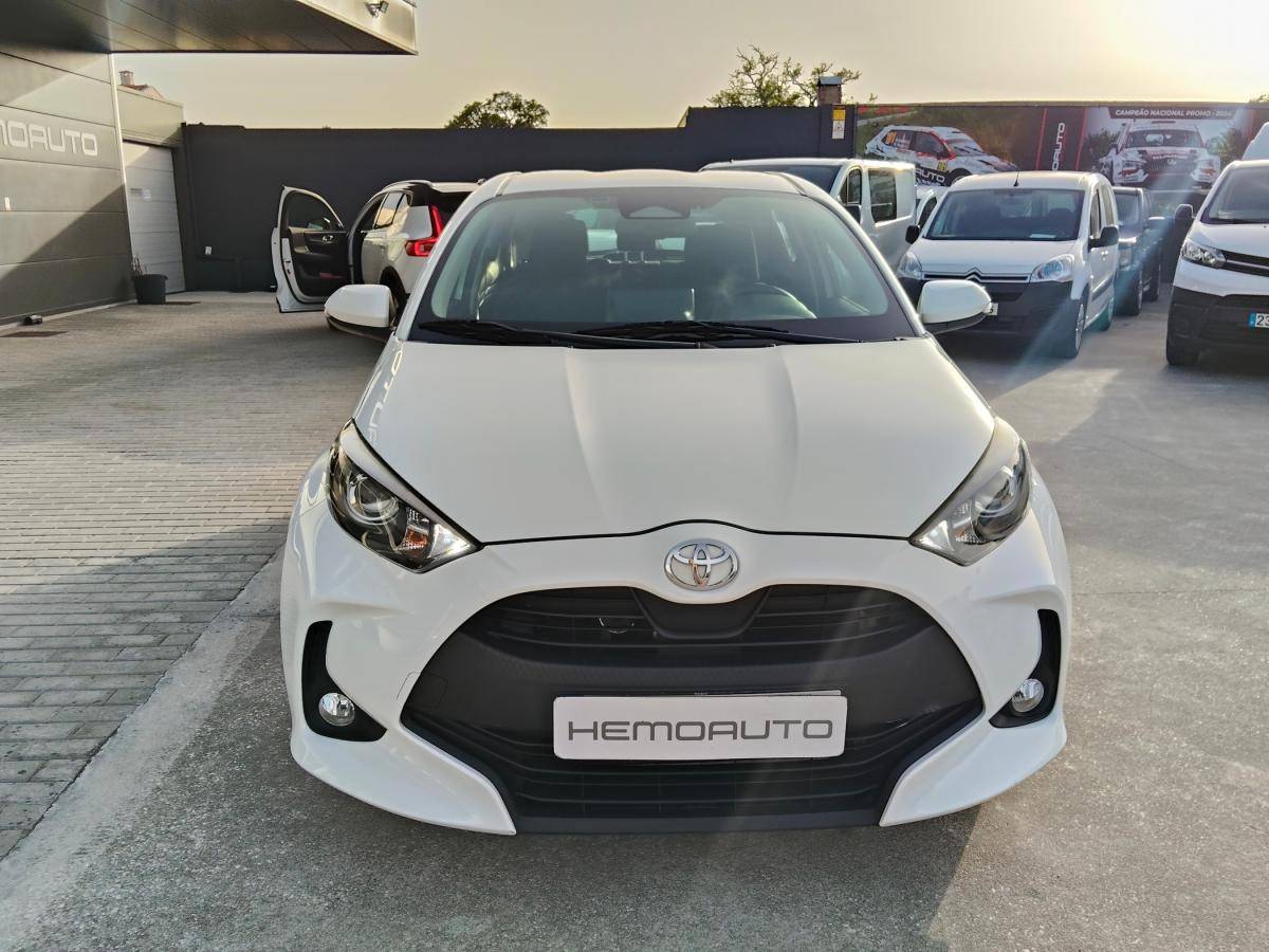toyota-yaris-2024-hibrido-a-gasolina-1490cc