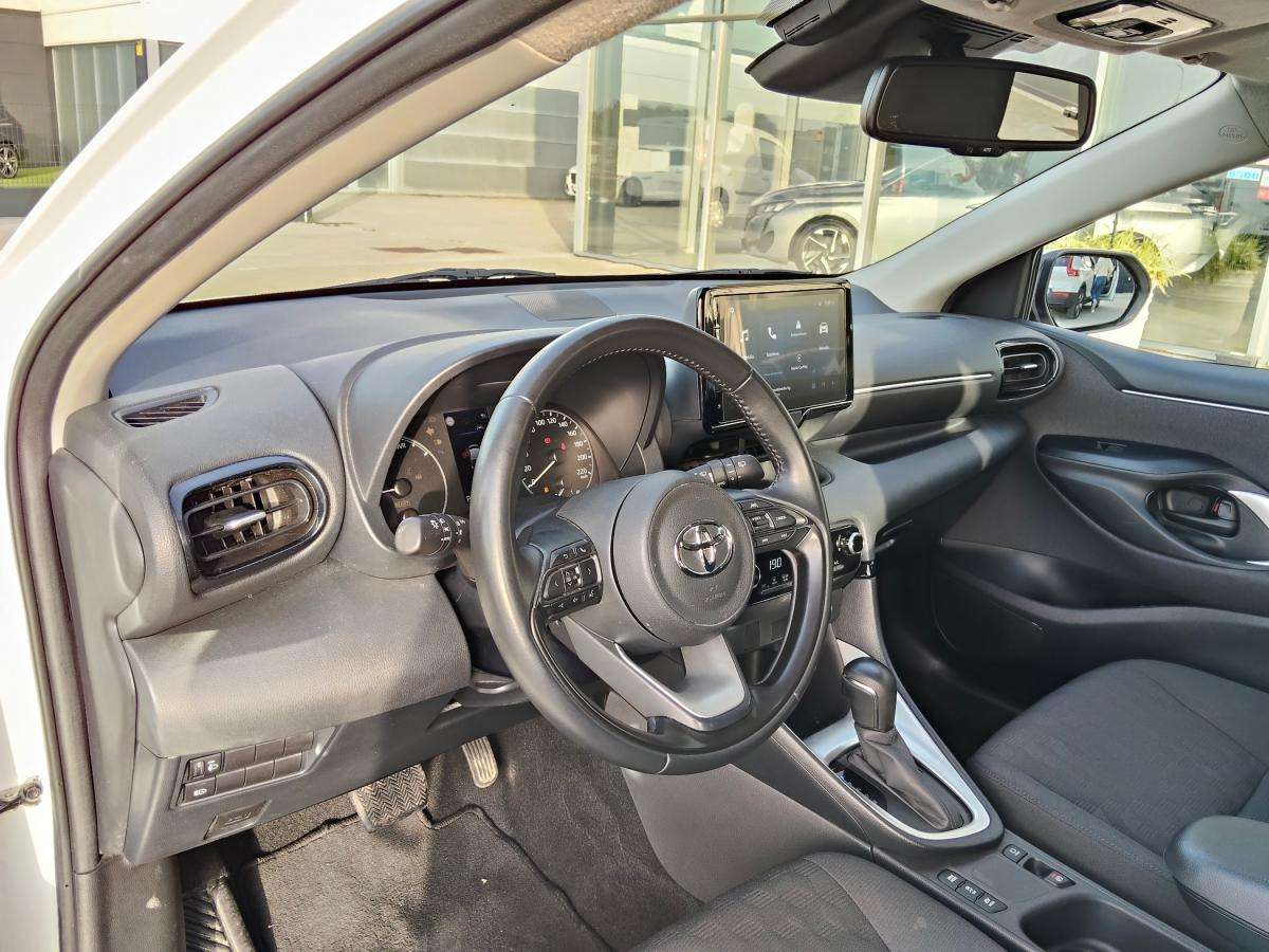 toyota-yaris-2024-hibrido-a-gasolina-1490cc