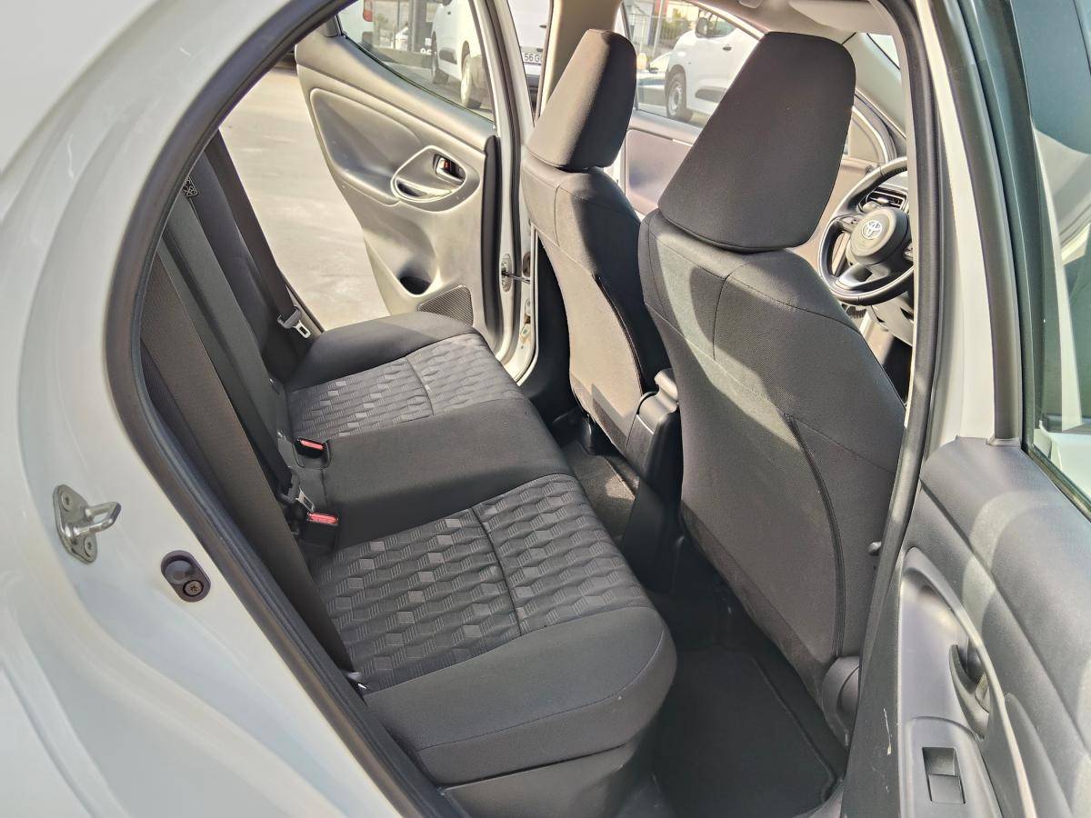 toyota-yaris-2024-hibrido-a-gasolina-1490cc