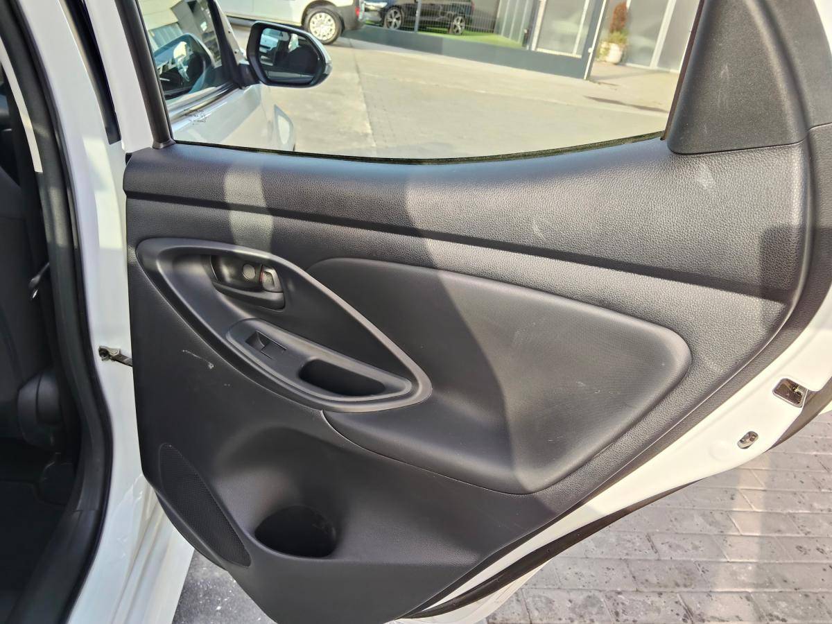 toyota-yaris-2024-hibrido-a-gasolina-1490cc