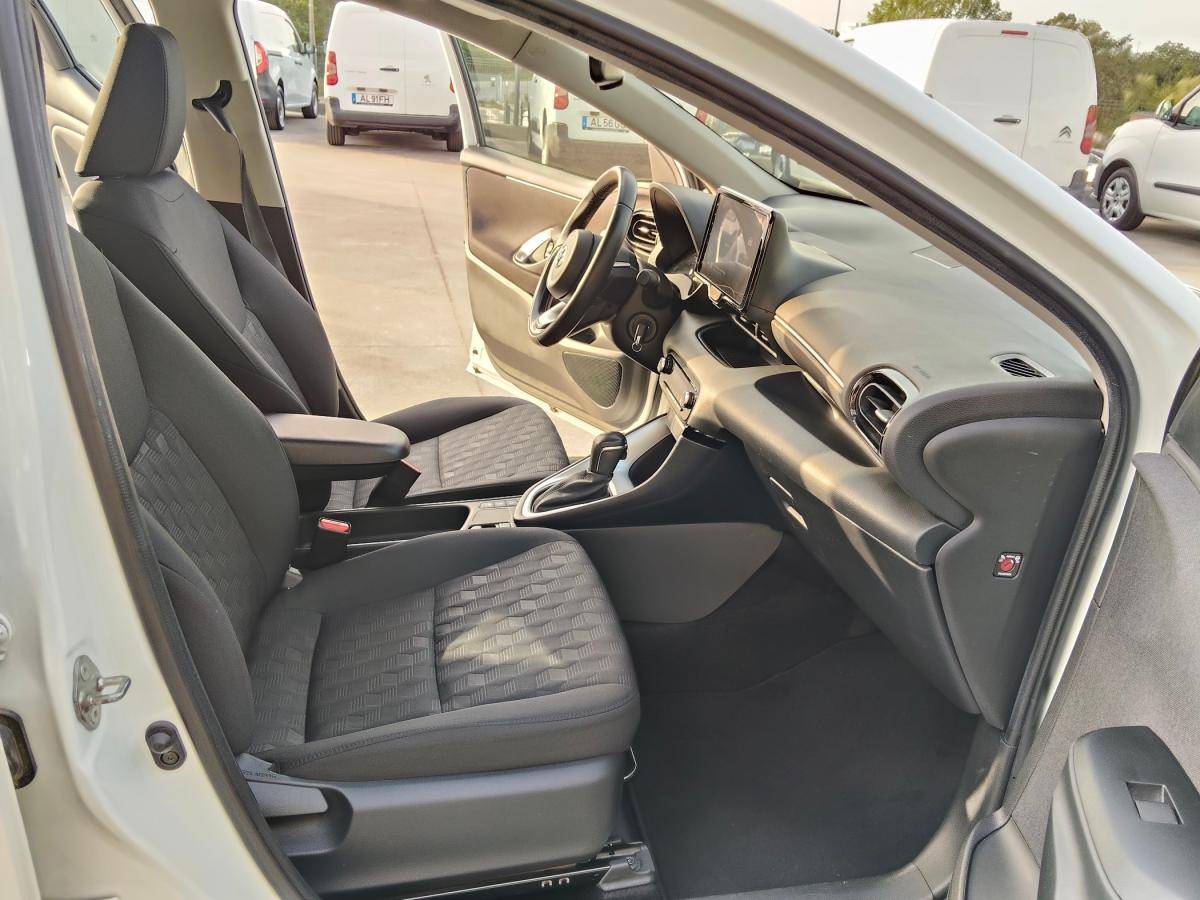 toyota-yaris-2024-hibrido-a-gasolina-1490cc