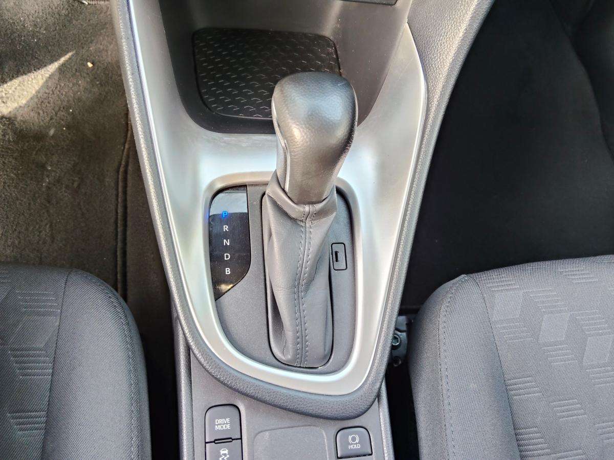toyota-yaris-2024-hibrido-a-gasolina-1490cc