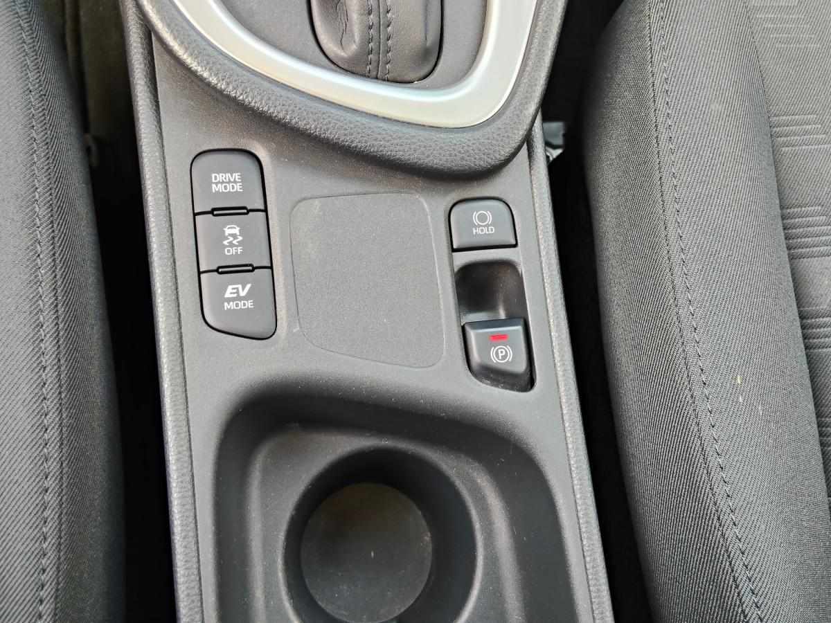 toyota-yaris-2024-hibrido-a-gasolina-1490cc