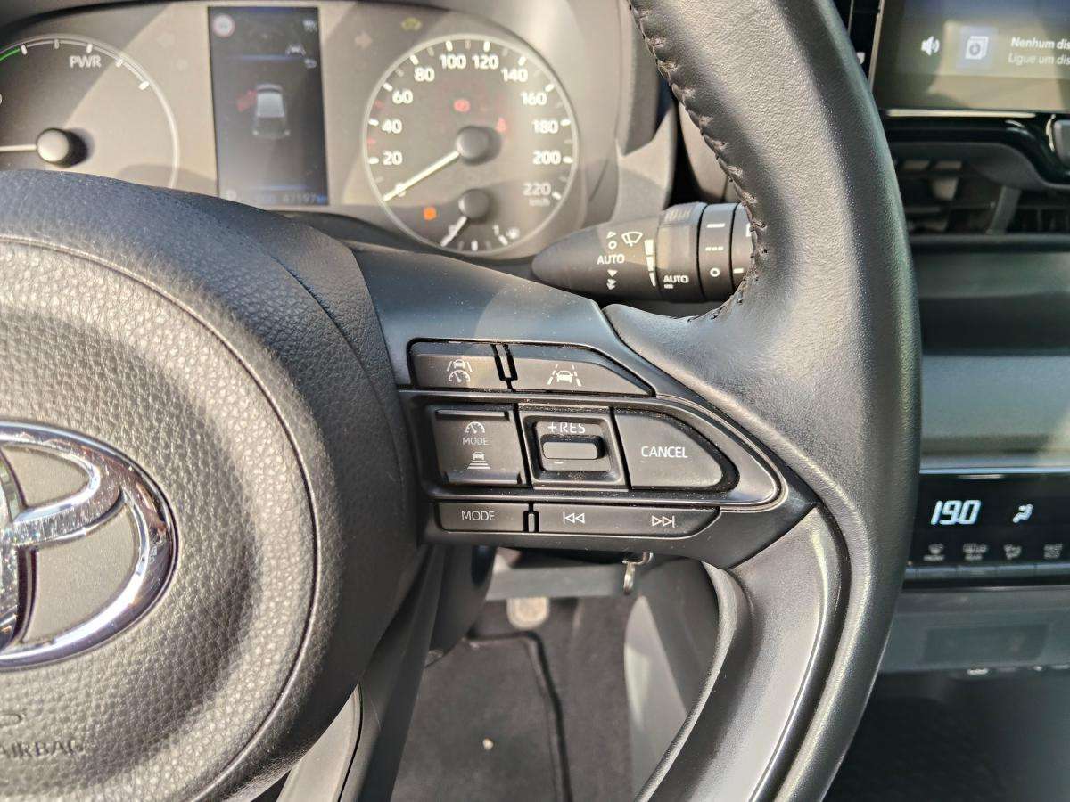 toyota-yaris-2024-hibrido-a-gasolina-1490cc