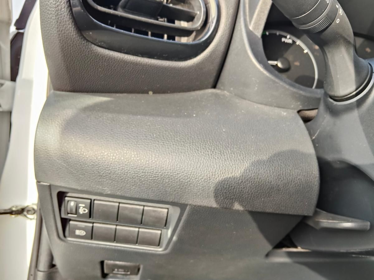 toyota-yaris-2024-hibrido-a-gasolina-1490cc