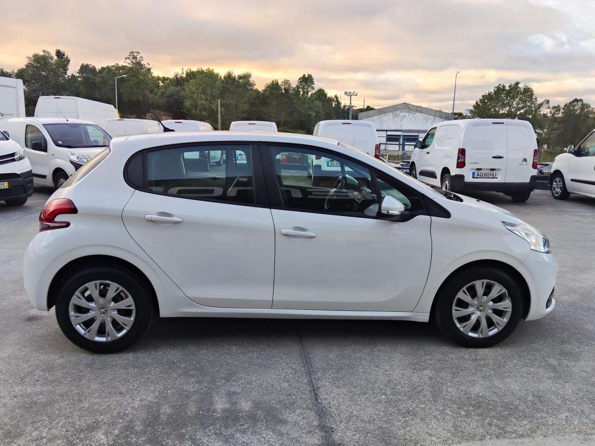 peugeot-208-2020-diesel-1499cc