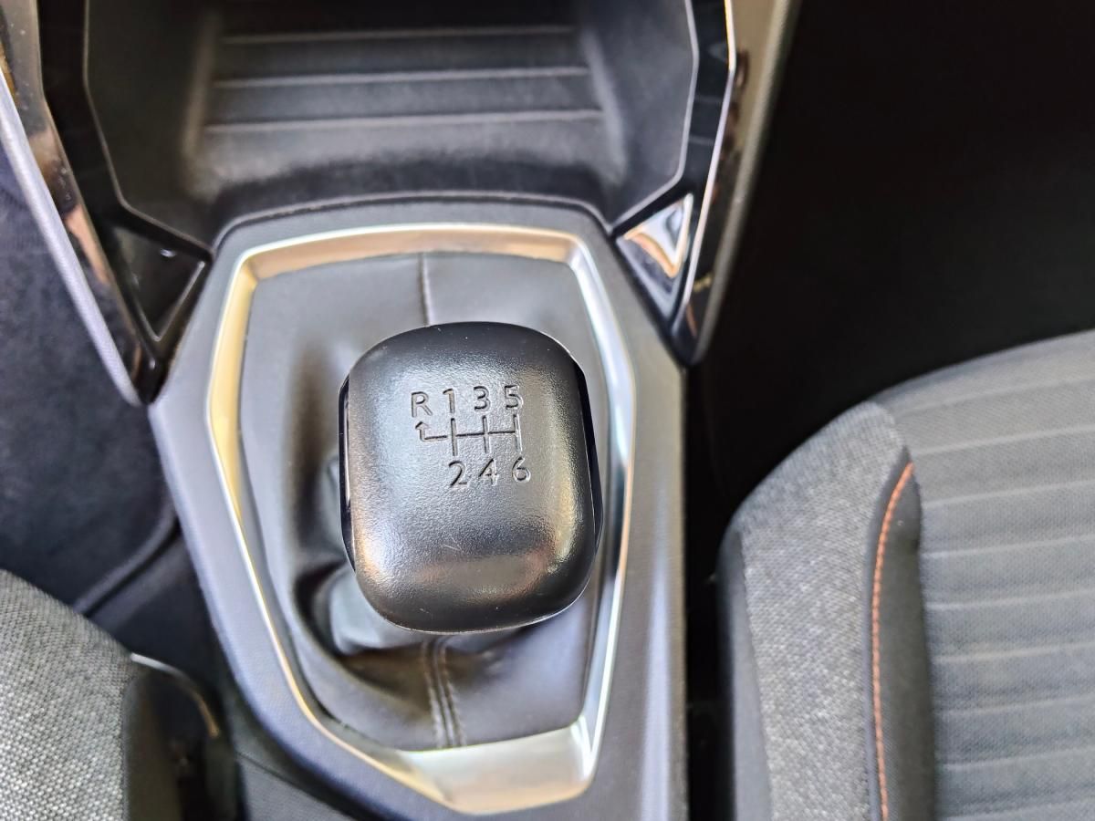 peugeot-208-2022-diesel-1499cc
