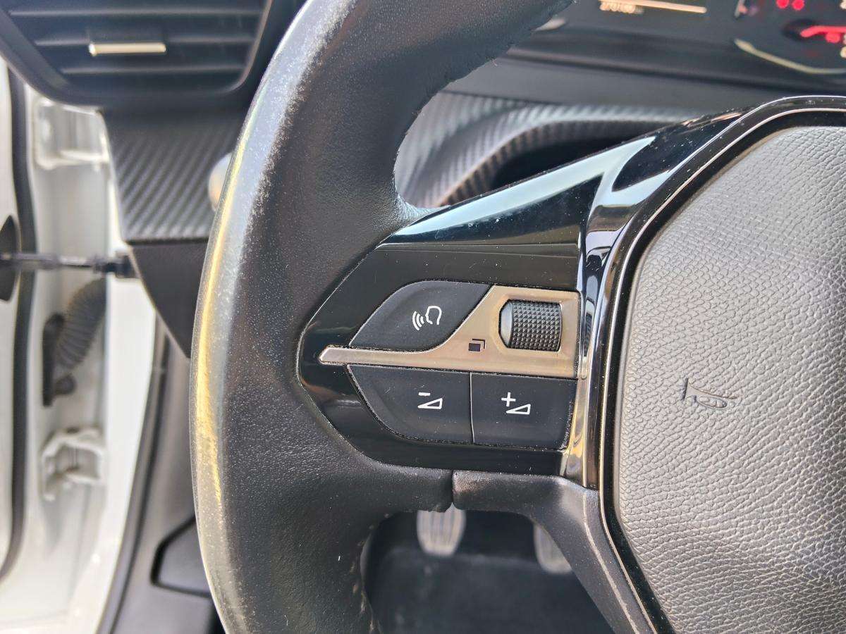 peugeot-208-2022-diesel-1499cc