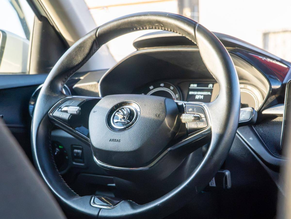 skoda-fabia-2022-gasolina-999cc