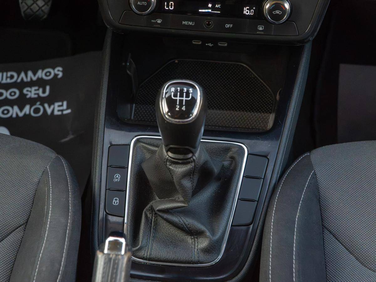 skoda-fabia-2022-gasolina-999cc