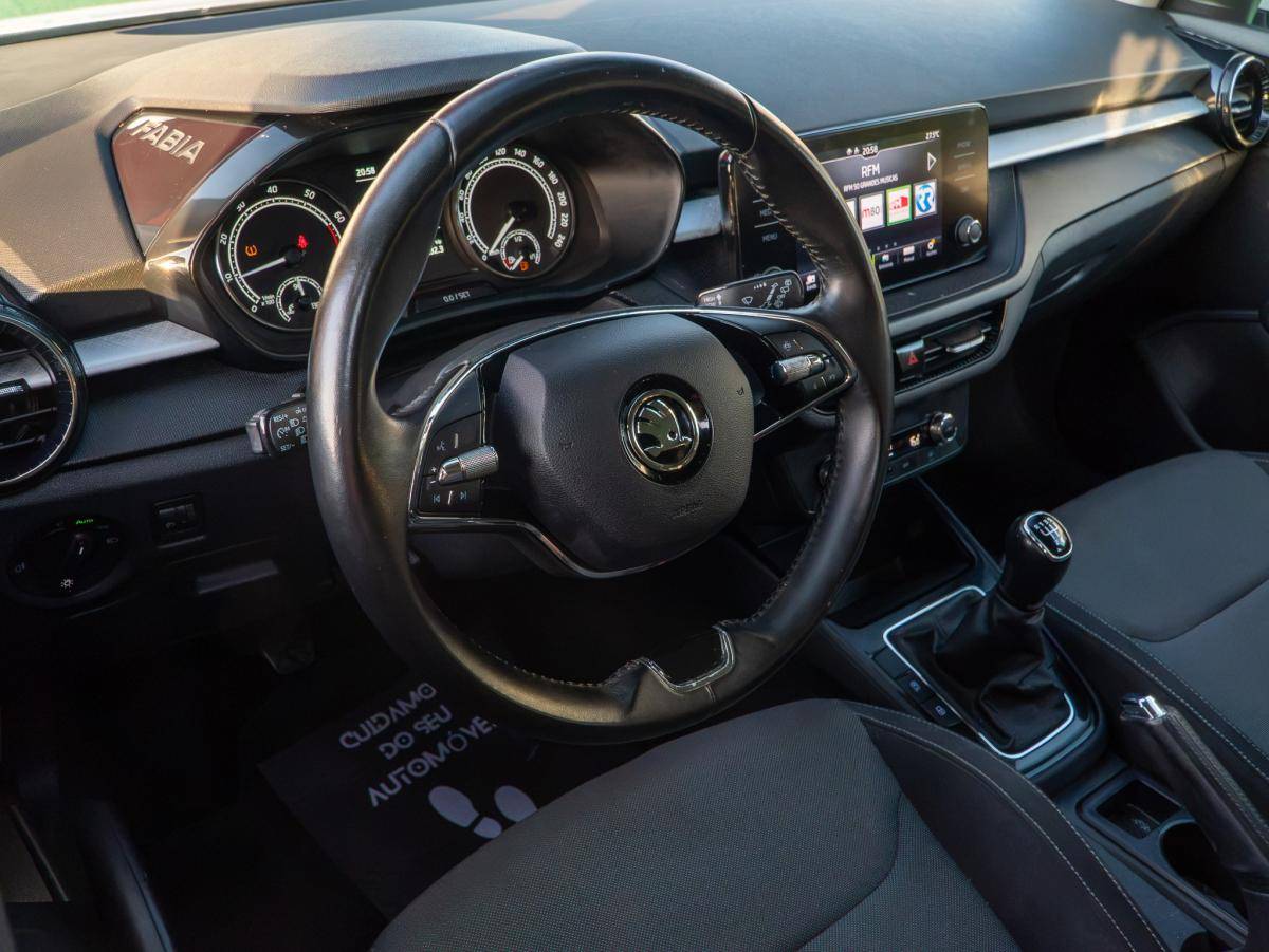 skoda-fabia-2022-gasolina-999cc