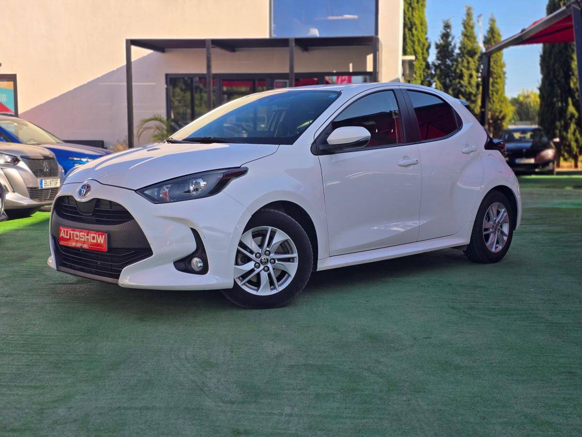 toyota-yaris-2022-hibrido-a-gasolina-1490cc
