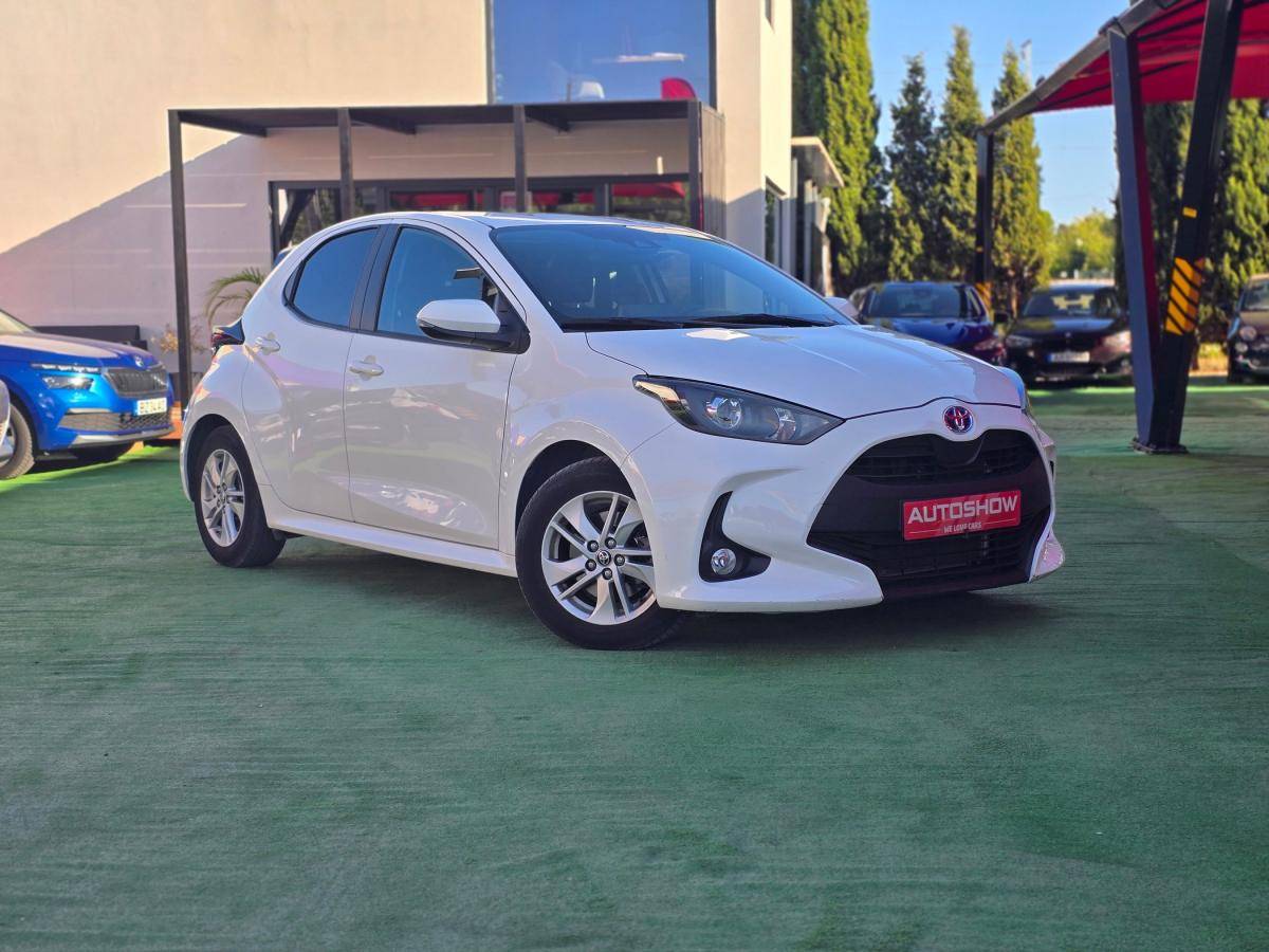 toyota-yaris-2022-hibrido-a-gasolina-1490cc
