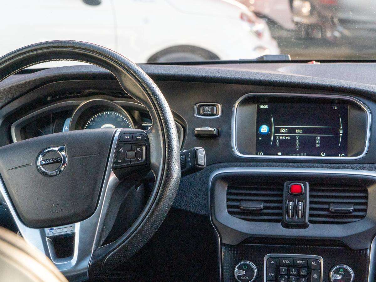 volvo-v40-2017-diesel-1969cc