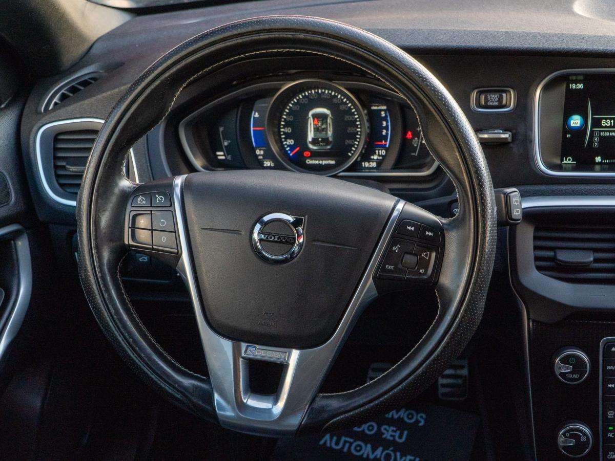 volvo-v40-2017-diesel-1969cc