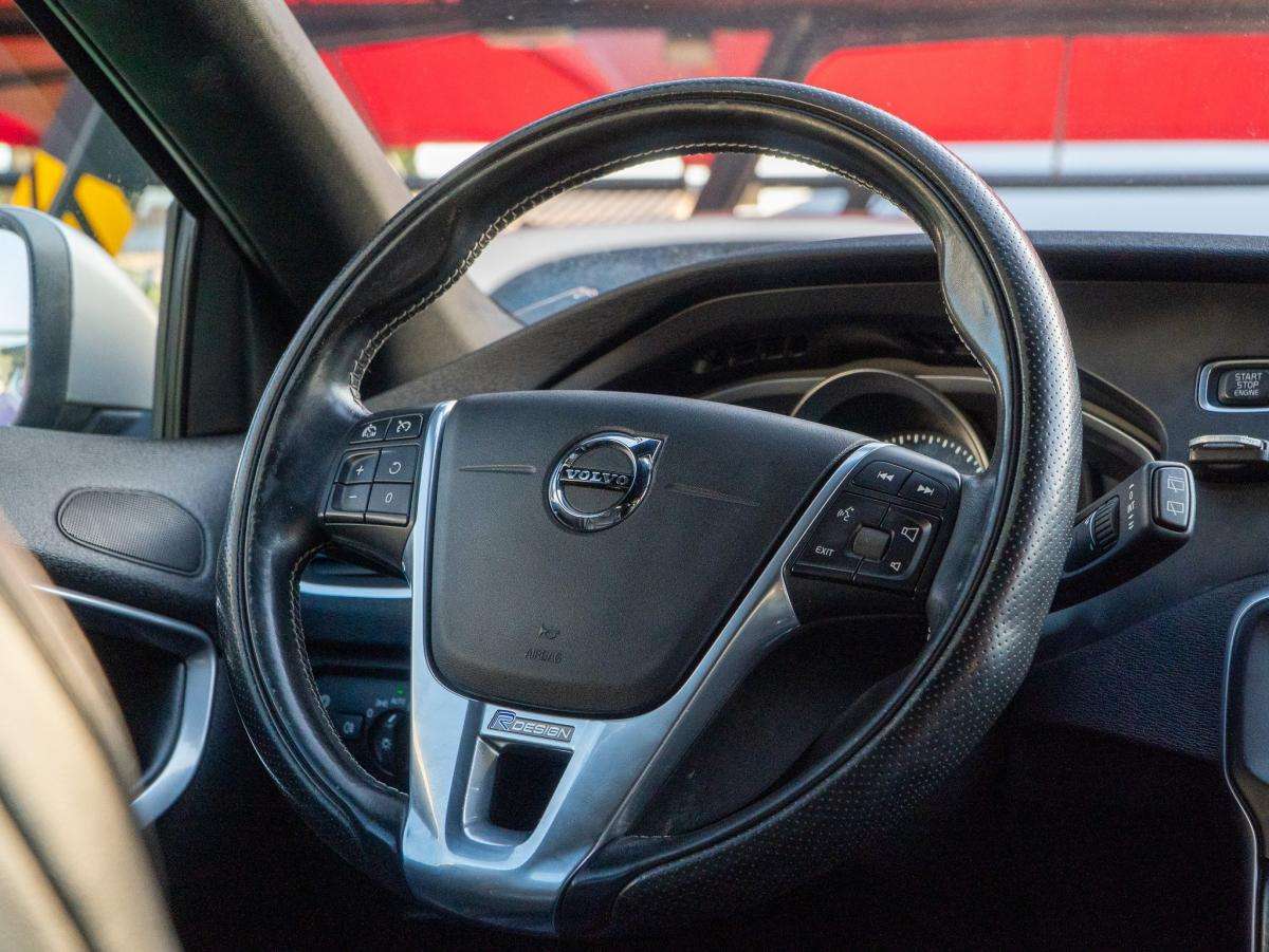 volvo-v40-2017-diesel-1969cc