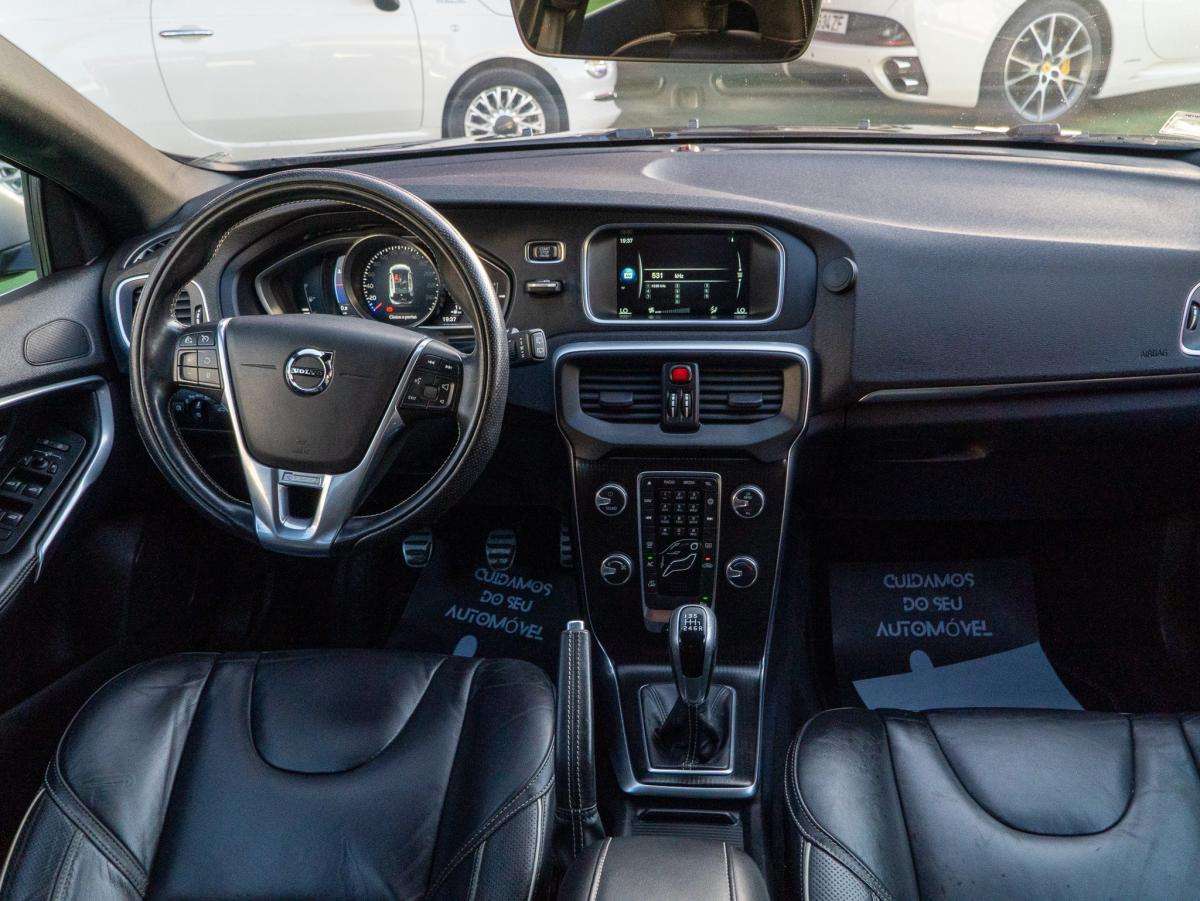 volvo-v40-2017-diesel-1969cc