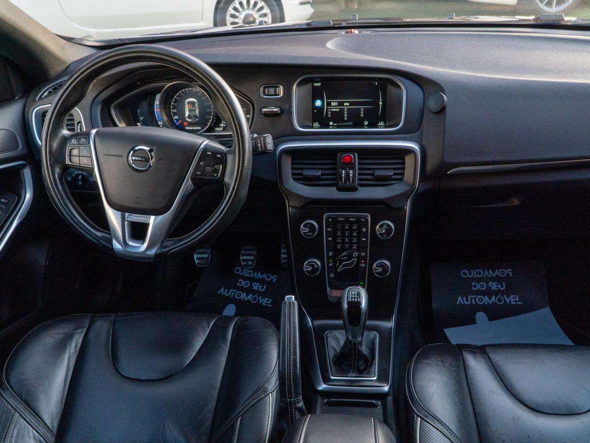 volvo-v40-2017-diesel-1969cc