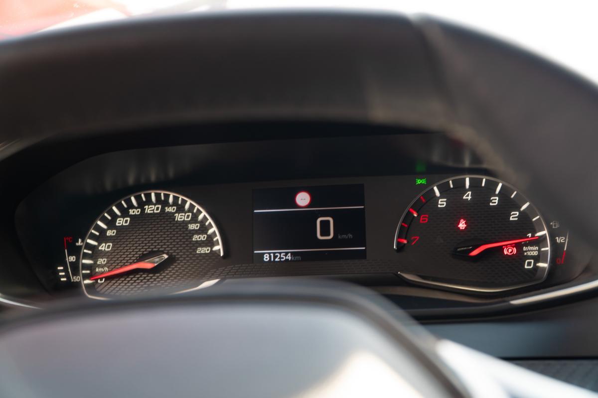peugeot-2008-2023-gasolina-1199cc