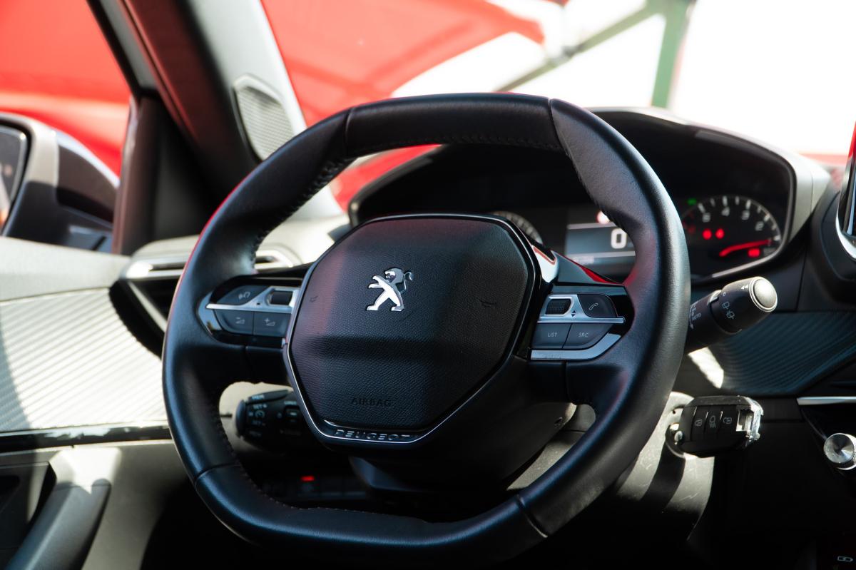 peugeot-2008-2023-gasolina-1199cc
