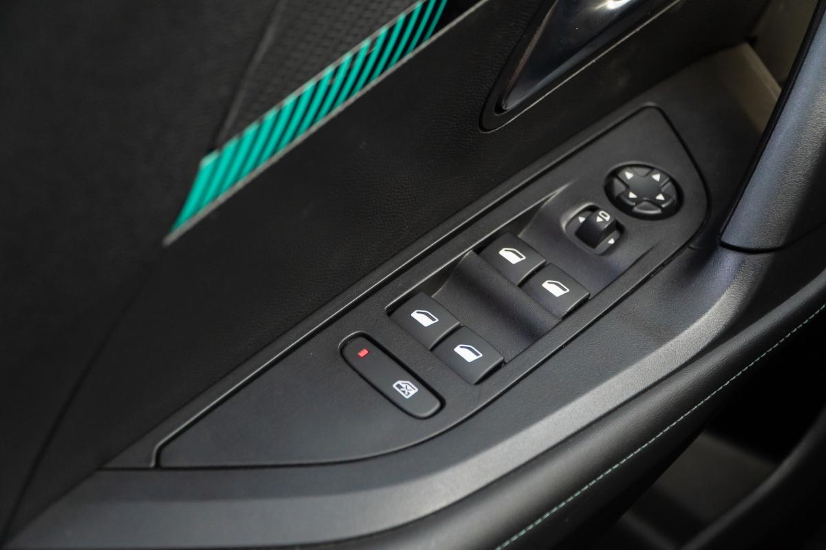 peugeot-2008-2023-gasolina-1199cc