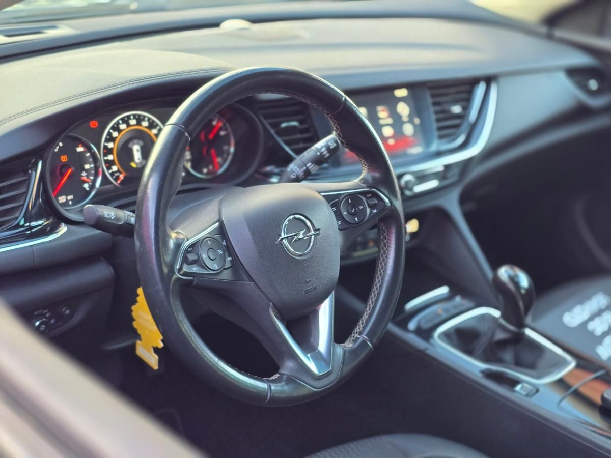 opel-insignia-sports-tourer-2018-diesel-1598cc