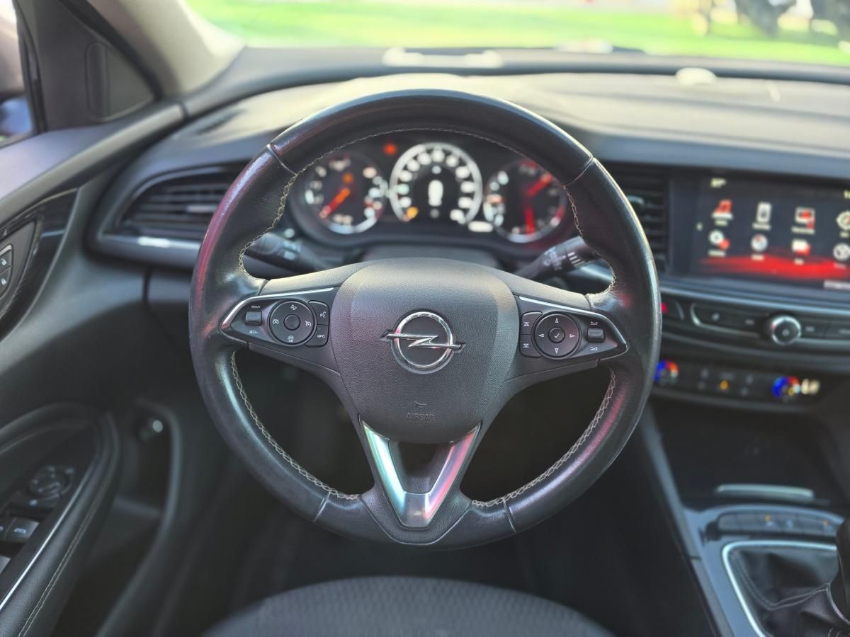 opel-insignia-sports-tourer-2018-diesel-1598cc