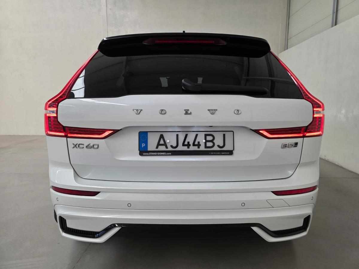 volvo-xc60-b5-2-0-awd-2021-diesel-1969cc