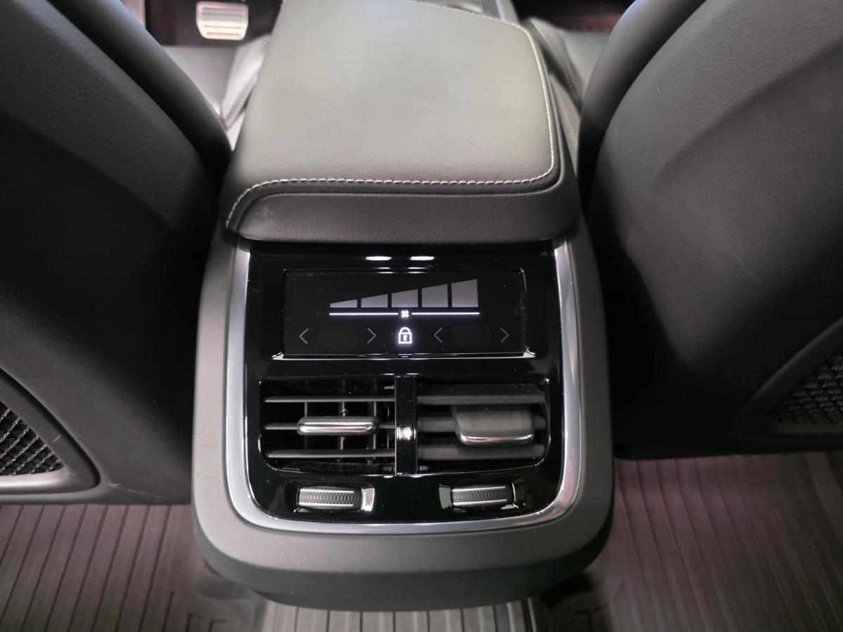 volvo-xc60-b5-2-0-awd-2021-diesel-1969cc