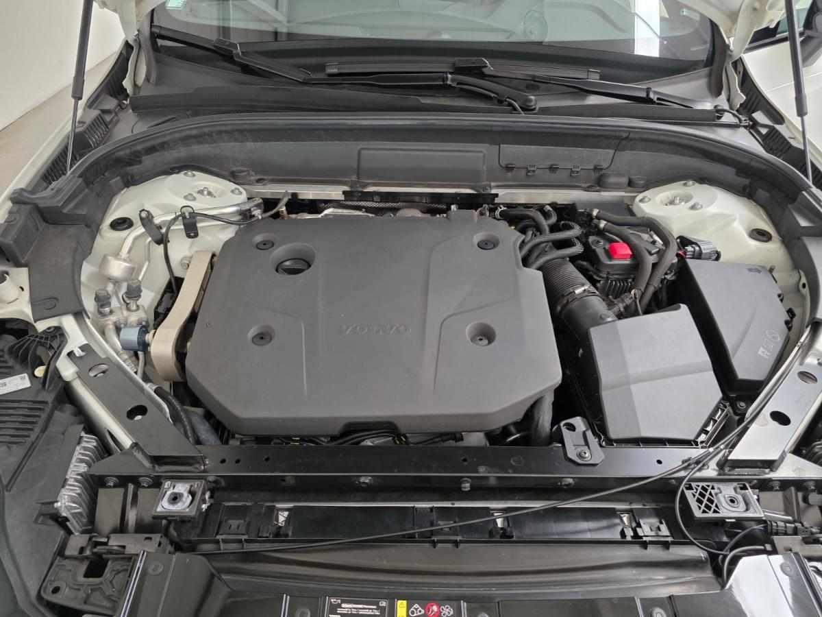 volvo-xc60-b5-2-0-awd-2021-diesel-1969cc